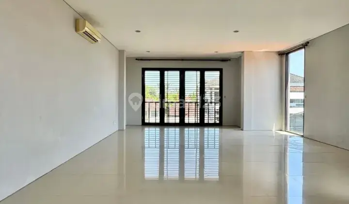 Ruang-Usaha di Legian 225.0 m² Semi Furnished SHM 2
