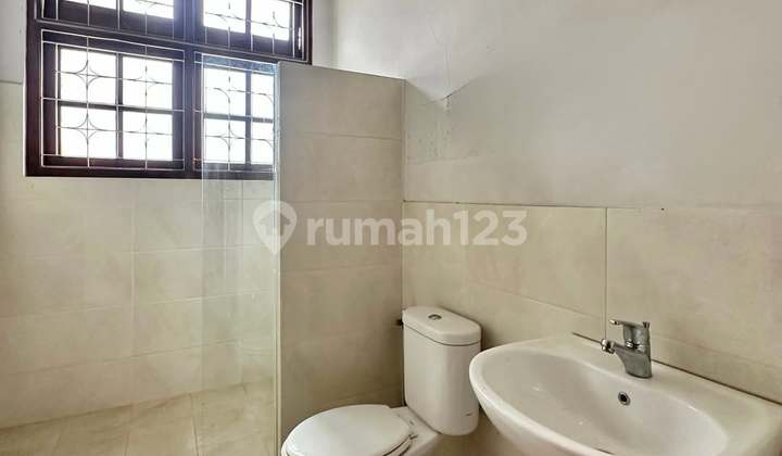 Rumah Bagus SHM di Kemang 2