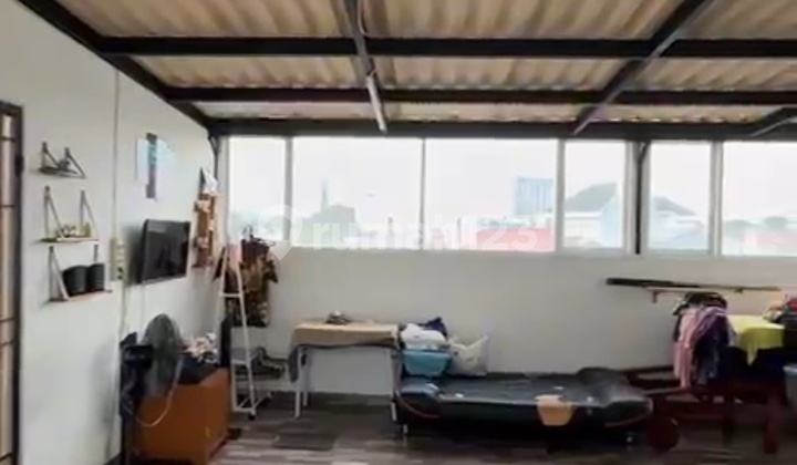 House + Kost Tosiga, Kemanggisan 2
