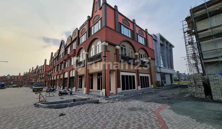 Ruko Hoek Gandeng Siap Pakai di La Riviera Pik 2 Ruko Hoek Gandeng Siap Pakai di La Riviera Pik 2