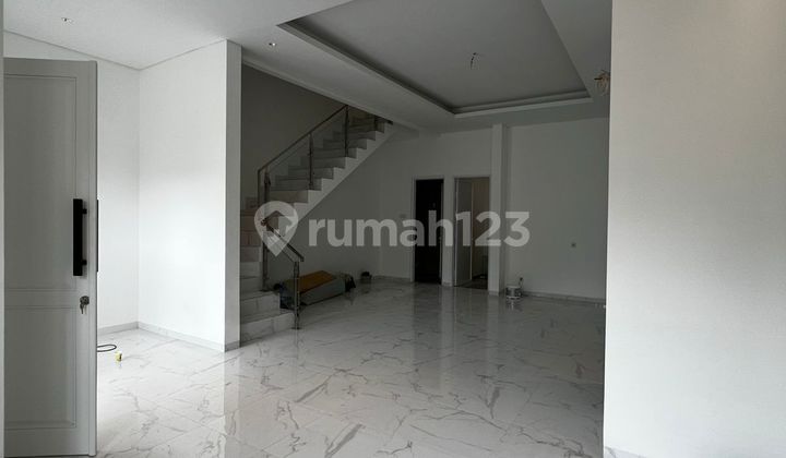 Brand New House in Alam Sutera Size 7 X 16, KPR available. 2