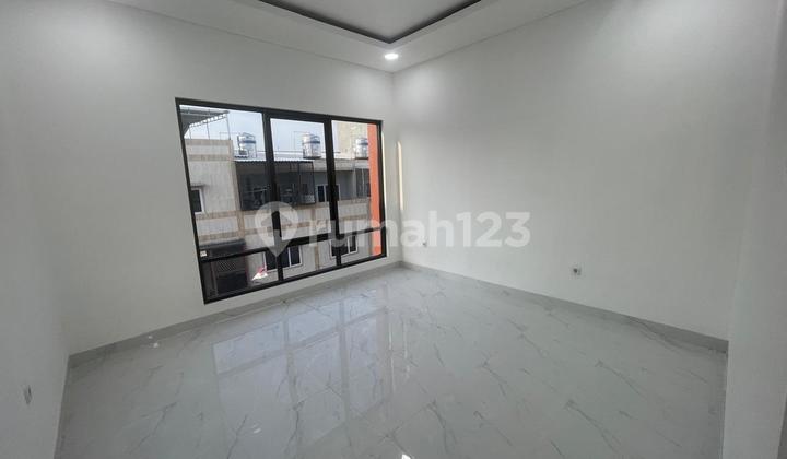 Jelambar Brand New House For Quick Sale 4 Floors 2