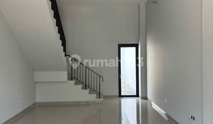 Citra 8 Sunset Avenue Shop House for Rent, Lakefront Position 2