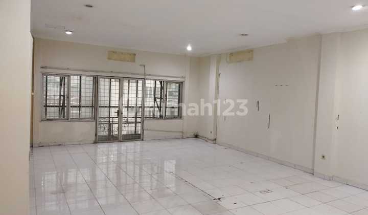 Ruko Muara Karang Connected, Neat, Ready for Business, Prime Roadside Location, Spacious Parking. 2