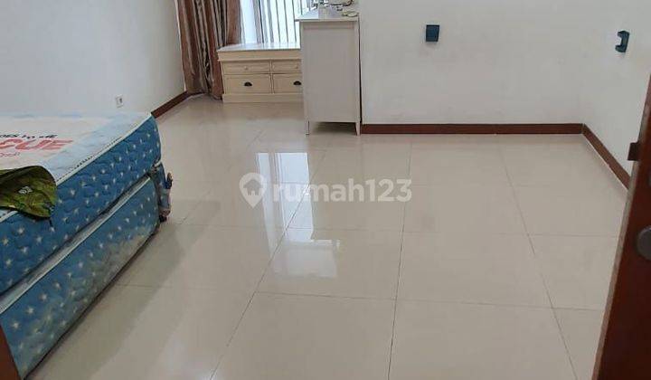 kamar tidur apartemen condo greenbay pluit 2