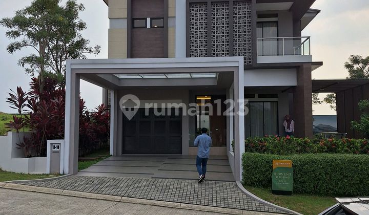 Exclusive. House Position on a Hook, Mountain View. 2