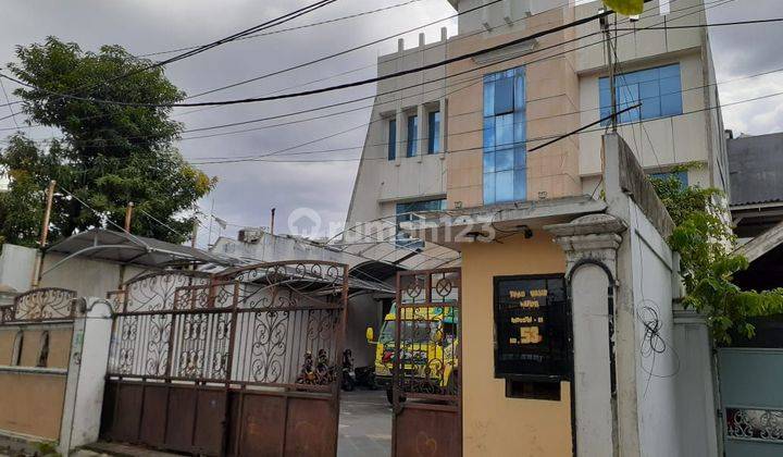 Gedung 3 lantai di gunung sahari jakarta pusar 2