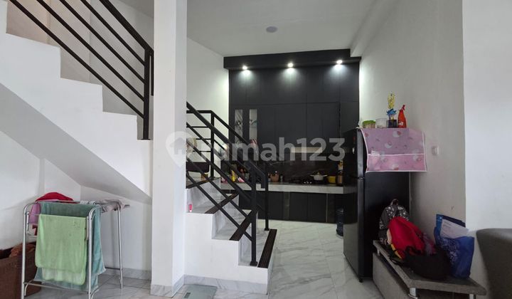 Dijual Rumah 2 Lantai Full Renovasi