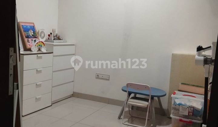 Rumah, 2 Lantai, SHM, di Cipondoh 2