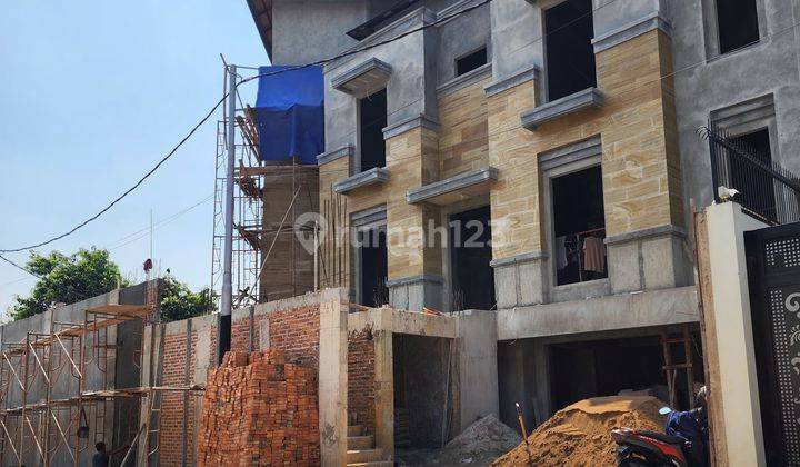 Dijual Rumah Lebak Bulus Strategis Dekat Onebell Park Mall 1