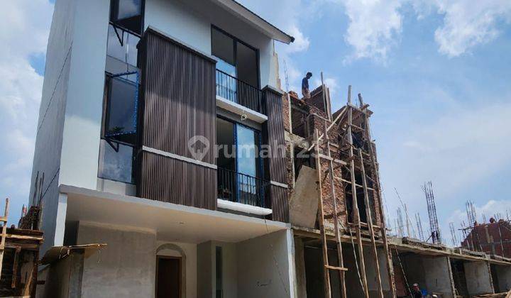 Dijual Lebak Bulus Townhouse Brand New Lokasi Strategis 1