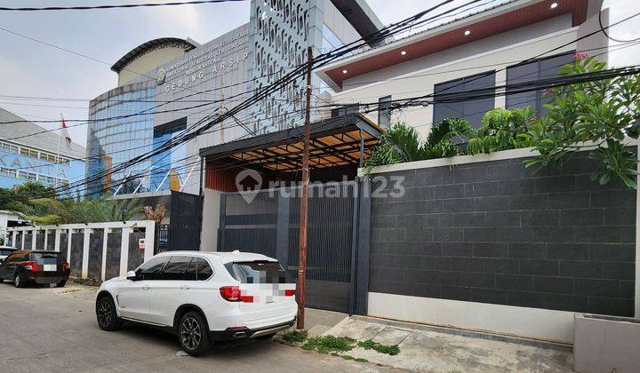 Dijual Rumah Modern Tropical Kebayoran Baru 1