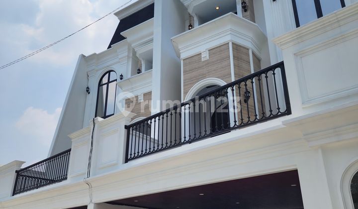 For Sale Jagakarsa Townhouse Strategic Location Main Road