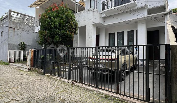 Exclusive House and Boarding for Sale in Kemang, Suitable for Investors