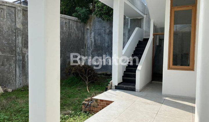 Rumah Mewah 3 lantai di Perumahan Sari Residence Pekanbaru 2