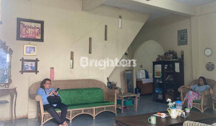 Rumah dgn halaman sangat luas sangat . sedang direnovasi dilantai 2 bisa buat kos2an. 2