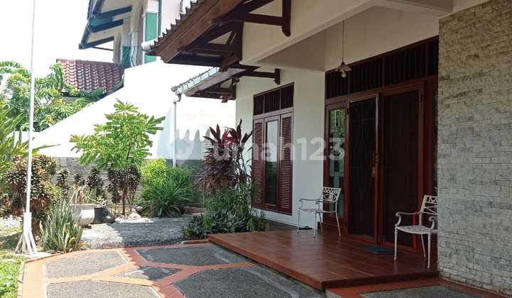Rumah lama 2lantai bagus, asri di area Villa Cinere Mas Rumah lama 2lantai bagus, asri di area Villa Cinere Mas
