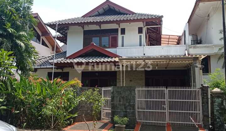 Rumah lama 2lantai bagus, asri di area Villa Cinere Mas 2