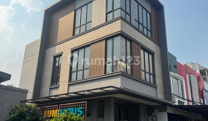 Dijual Rumah Hook Legenda Wisata 3 Lantai Ada Rooftop Siap Huni