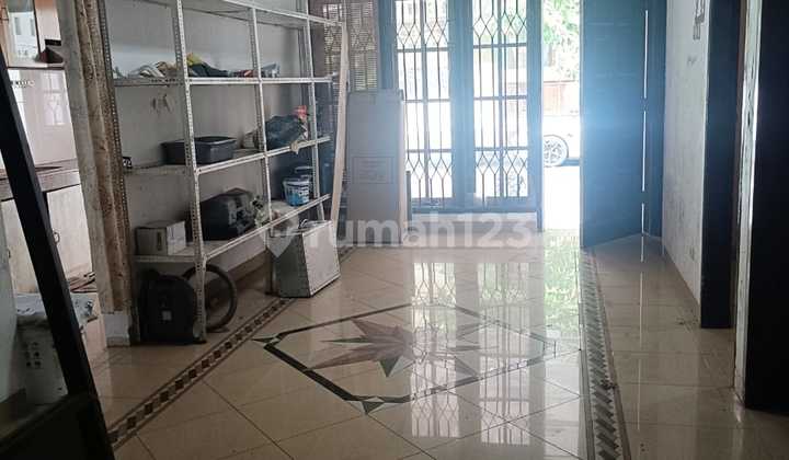ruang tamu rumah dijual taman laguna cibubur
