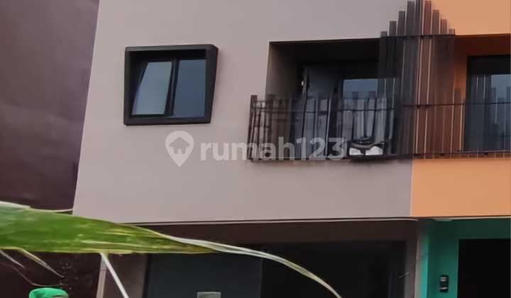 Dijual Rumah Toko Tiga Lantai Pinggir Jalan Raya Kranggan Bekasi