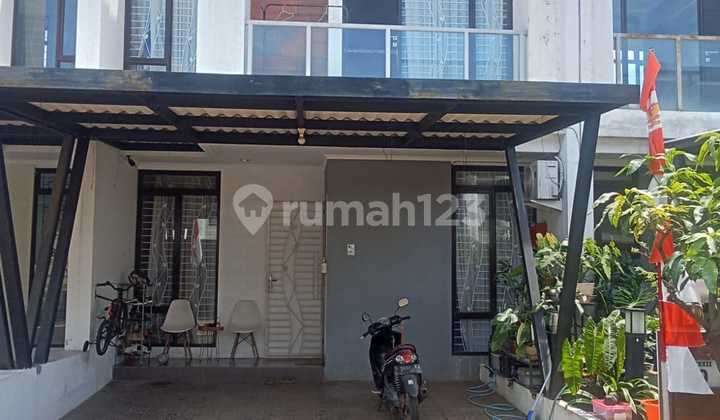 Dijual Rumah Meyland Transyogi Dua Lantai Siap Huni