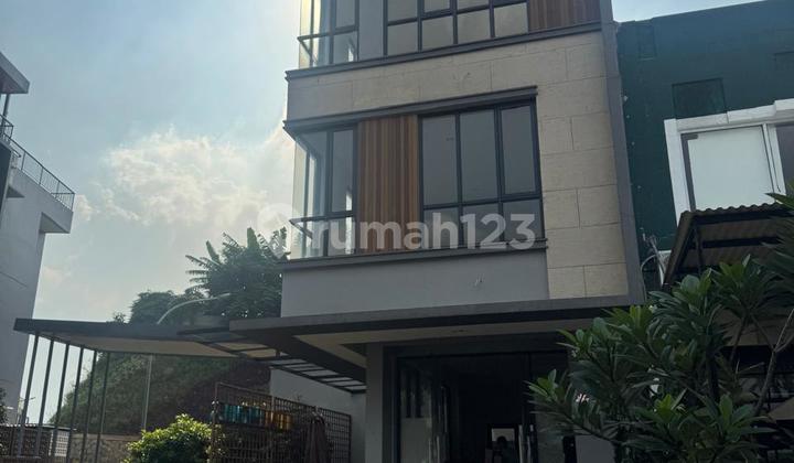 For Sale 3-Story House Hook in Legenda Wisata with Rooftop, Ready to Occupy 2