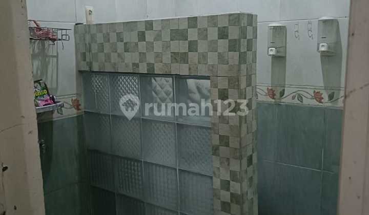 kamar mandi rumah dijual taman laguna cibubur