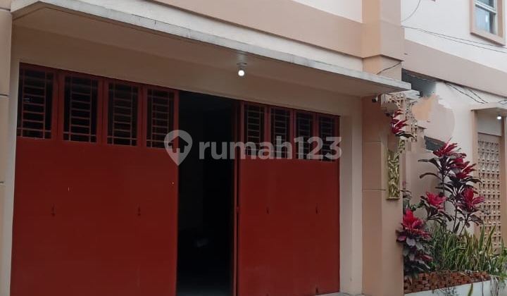 Rumah Kost Aktif 2 Lantai + Ruang Usaha Dengan Passive Income 800.000/bln/kamar Rumah Kost Aktif 2 Lantai + Ruang Usaha Dengan Passive Income 800.000/bln/kamar