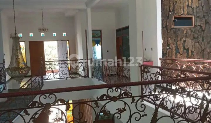Rumah Di Hook 2 Lantai Istana Kawaluyaan