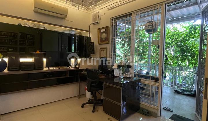 Rumah Dekat Kawasan Kuliner Malibu Village Gading Serpong