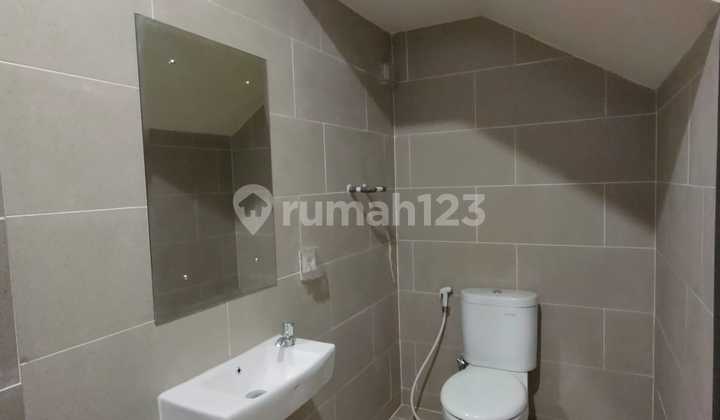 Rumah Dekat Kawasan Kuliner Cluster Leonora Gading Serpong 2