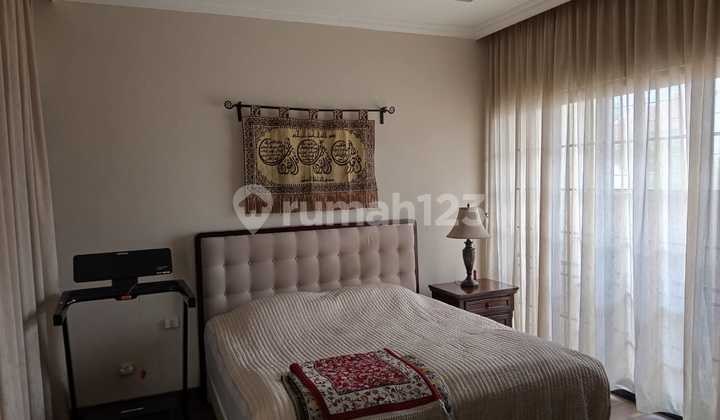 Rumah Cantik Design Mandiri Dekat Akses Tol di Griya Loka BSD 2