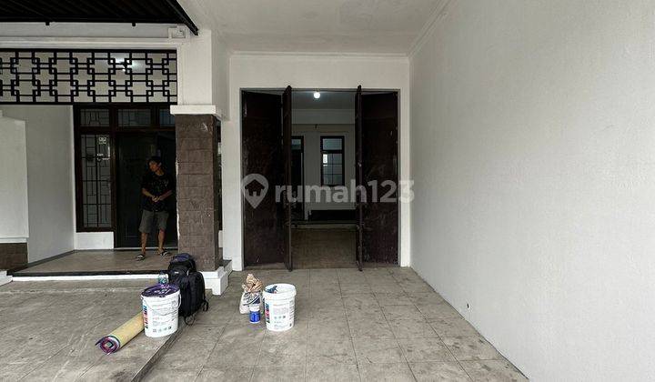 Rumah 2 Lt. Dekat Pasar Modern dan Akses Tol Krisan Boulevard Banjar Wijaya 2