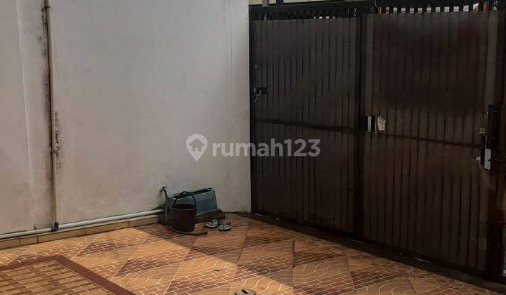 Rumah Dekat Mall Dan Akses Tol di Tomang Jakarta Barat 2