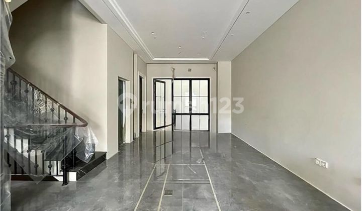 Rumah Bergaya American Classic 3,5 Lt di Permata Buana Jak Barat 2