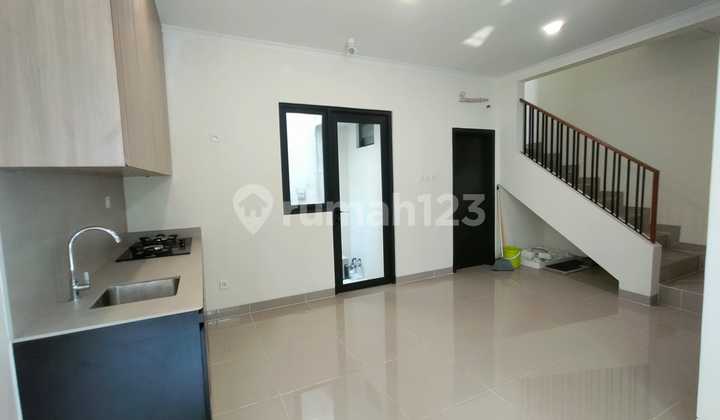 House Near Educational & Culinary Area in Leonora Gd Serpong House Near Educational & Culinary Area in Leonora Gd Serpong