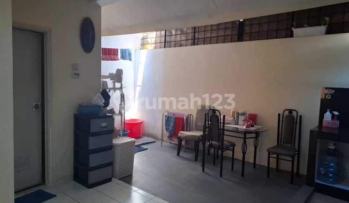 Rumah Dekat Kawasan Kuliner dan Pasar Modern di Sektor 7 Gd Serpong