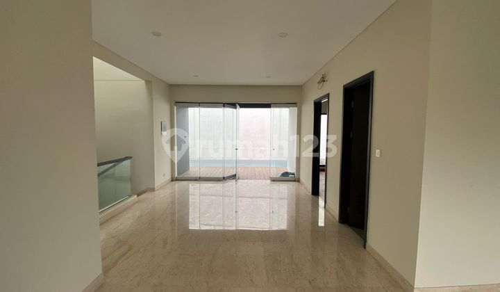 Rumah Dgn Private Pool Dekat Kuliner di Summarecon Serpong 2