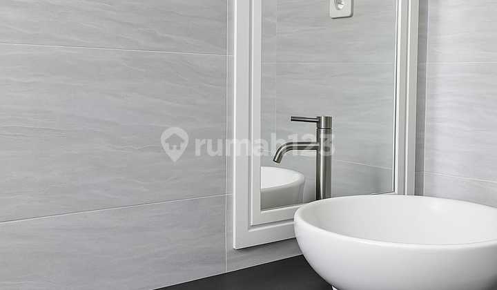 House Near Culinary Area, School, and Toll Access in Anggrek Loka BSD House Near Culinary Area, School, and Toll Access in Anggrek Loka BSD