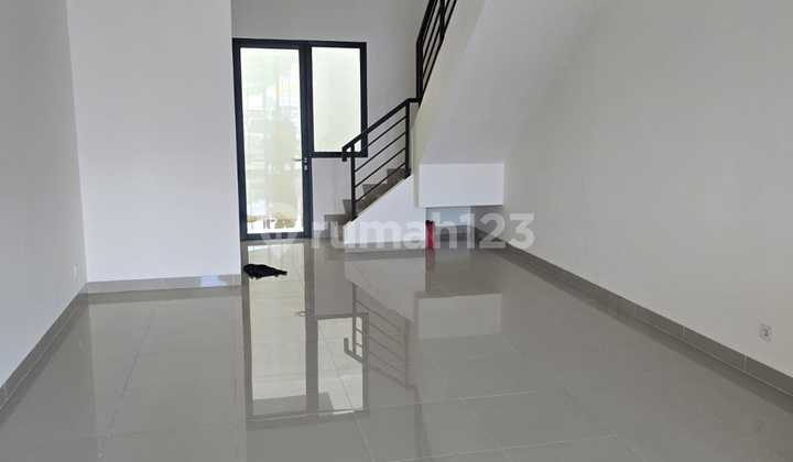 3-Story Shop House Facing Boulevard in Gading Serpong Madison Grande