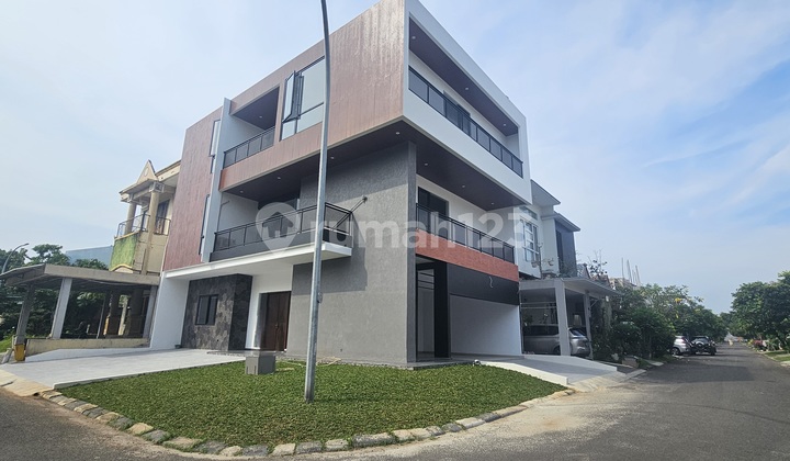 Rumah Brand New Tipe Hoek Dekat Kawasan Kuliner di Alam Sutera