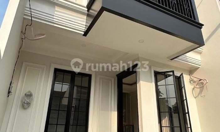 Rumah Modern Classic Dekat Akses Tol & KRL di Griya Loka BSD City 2