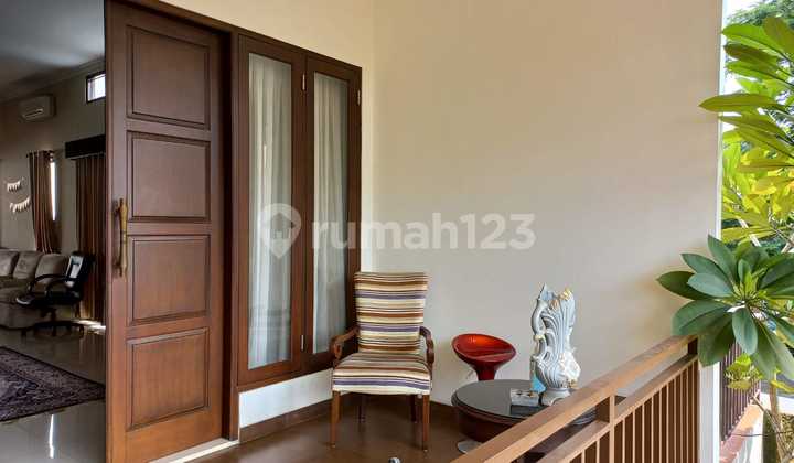 Rumah Hoek Asri Dekat Kawasan Bisnis di Villa Cinere Mas 2