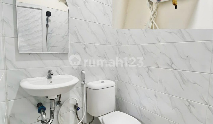 Fully Furnished Room with Premium Facilities Near the Office Area in Tomang 2