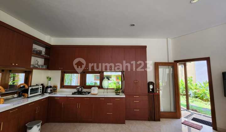 Rumah Old Money Ada Swim Pool di Taman Giri Loka BSD City 2