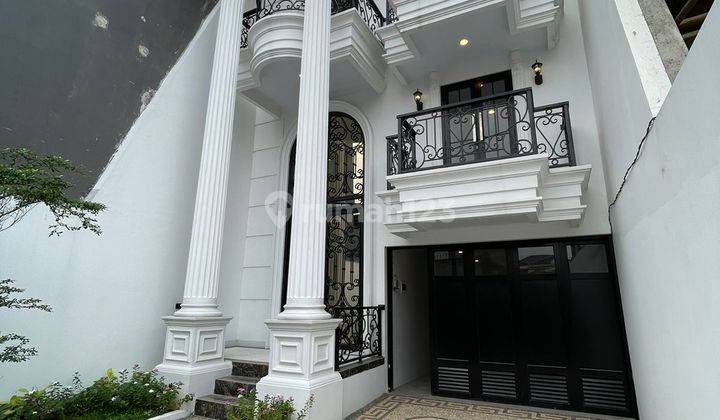 Dijual Rumah Baru Dengan Kolam Renang di Jakarta Selatan 2