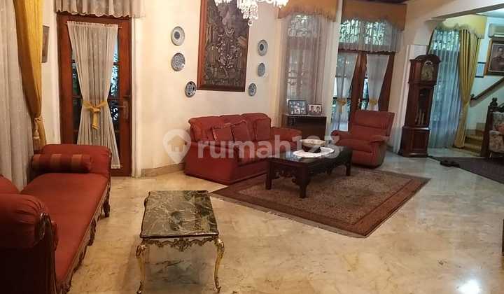 Rumah di Jl BRAWIJAYA
KEBAYORAN BARU 
JAKARTA SELATAN 