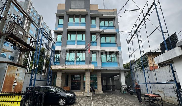 Building on Salemba Raya