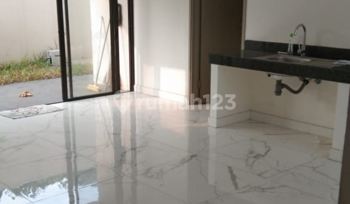 Rumah Asya Belakang Kolam Renang 2